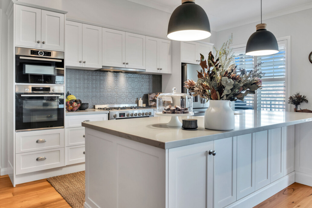 hamptons style kitchen