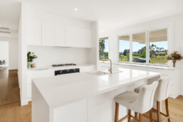 Valley Homes Acreage Louth park kitchen island