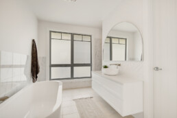 Valley Homes Acreage Louth park bathroom