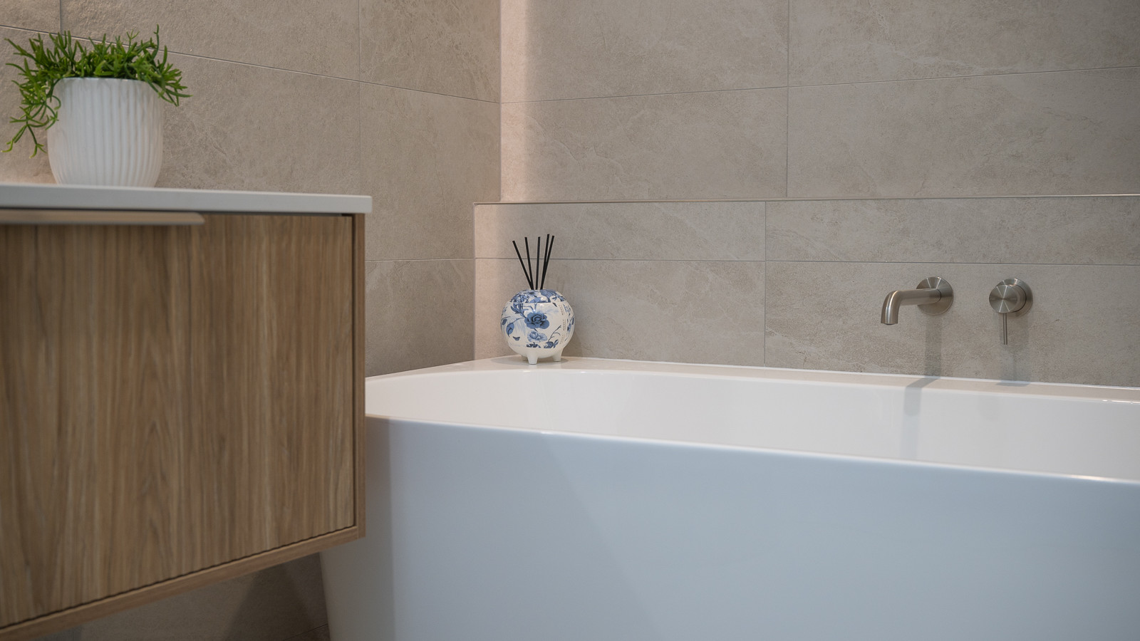 Maitland heritage build ensuite bathroom tub